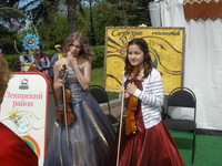 Музыканты на площади у памятника Салавату Юлаеву